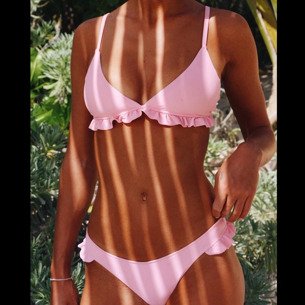 'Daphne' Pink Ruffle Bikini Set - Picture 3 of 8